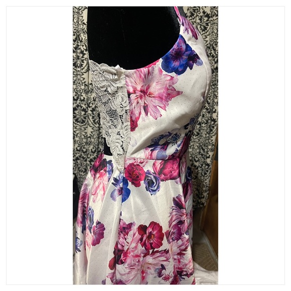 City Studio Floral Fit and Flare Gown Size 9 NWT - Picture 12 of 15